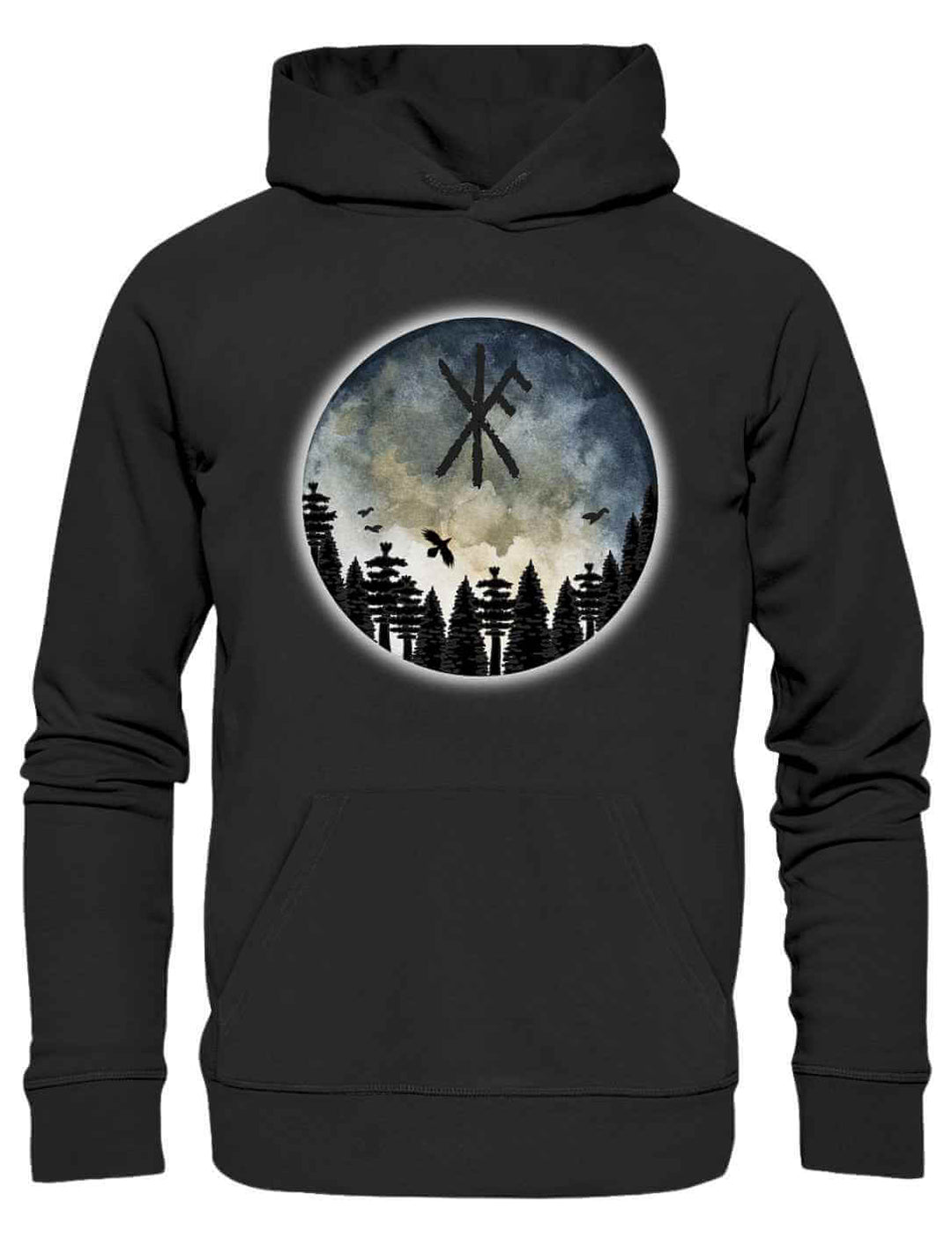 Unisex Organic Hoodie “Schutzrune der ewigen Stärke” in Schwarz, mit Binderune, Wald und mystischem Himmel auf weißem Hintergrund.