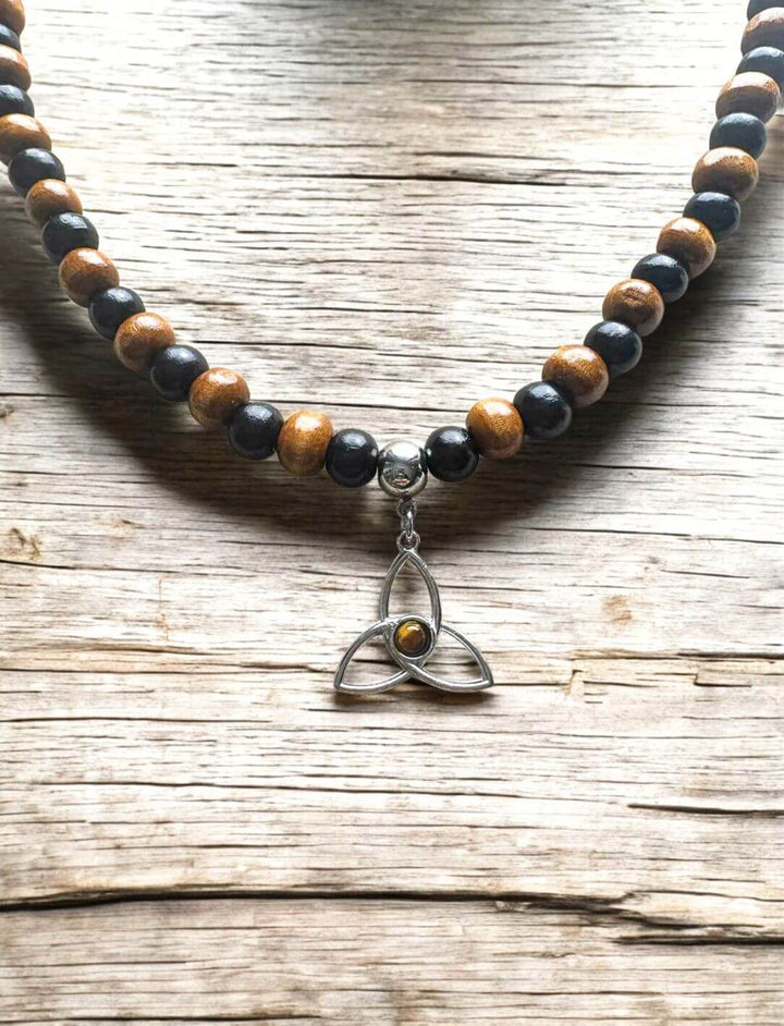 Triquetra Holzperlenkette Segen des Hains auf Holz – Symbol für Balance und Verbundenheit