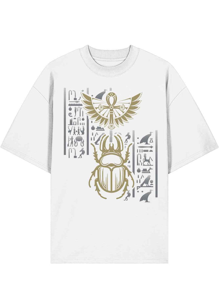 Weißes Oversized Unisex Bio-Shirt mit goldfarbenem Skarabäus-Motiv und ägyptischen Hieroglyphen auf der Vorderseite