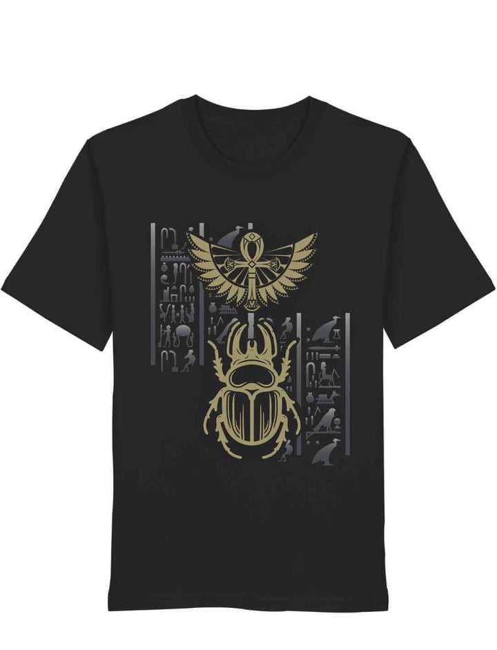 Schwarzes T-Shirt mit goldenem Skarabäus und ägyptischen Symbolen – zentriertes Design mit Flügeln und Sonne