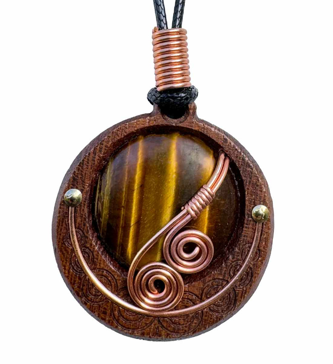 Handgefertigte Runental Holz Halskette mit Druidenspirale und Tigerauge, inspiriert von keltischer Mythologie