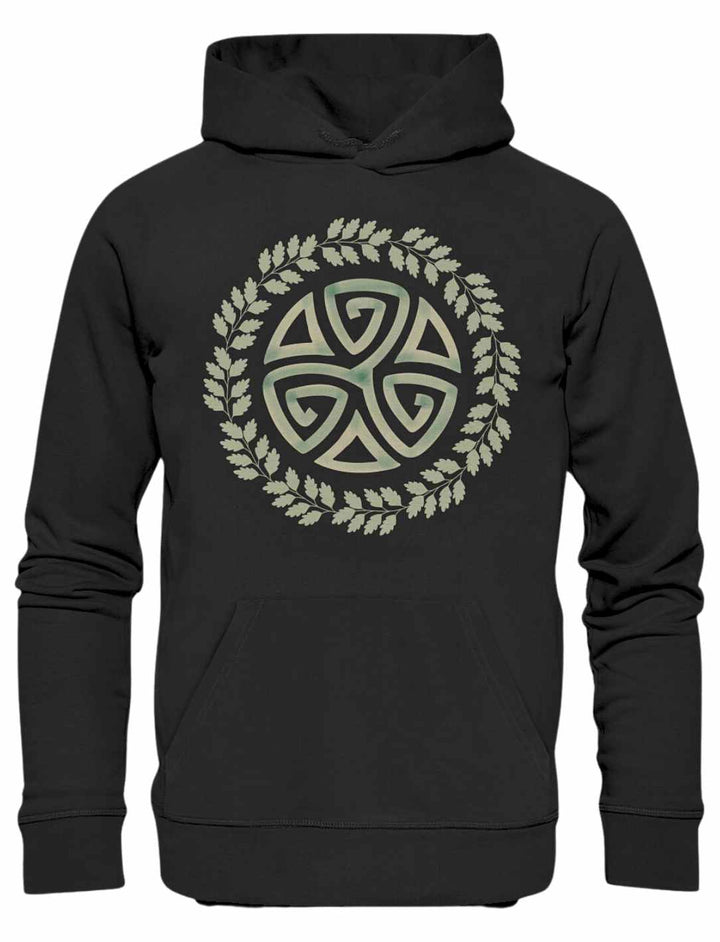 Schwarzer Triskele des Waldes Hoodie mit keltischem Symbol auf weißem Hintergrund.