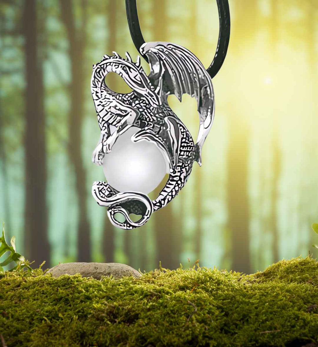 Wächter von Midgard', Sterling Silber Drachenanhänger umschließt Kristallkugel, inspiriert von nordischer Mythologie – Runental.de