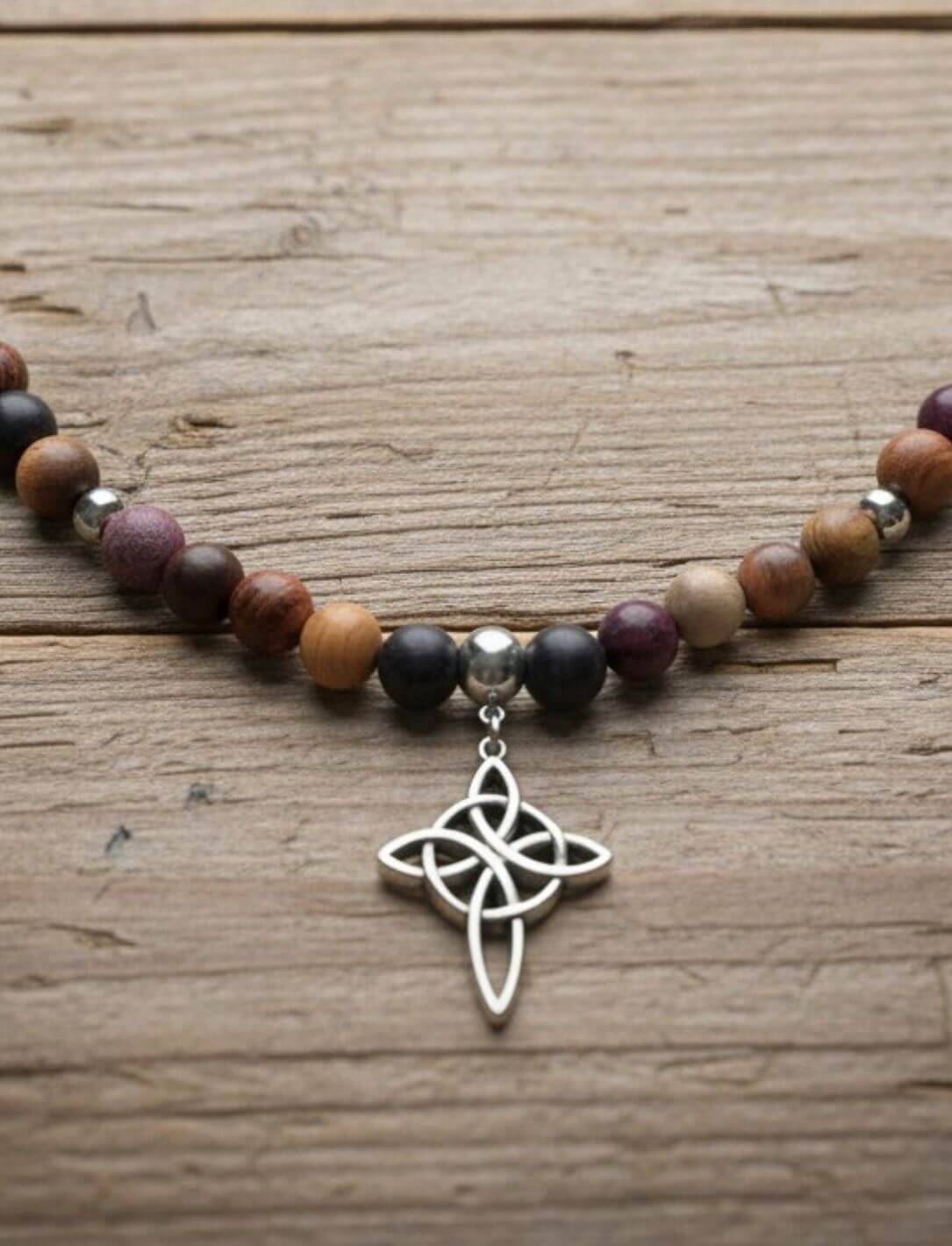 Wächterin des Hains - Keltische Perlenkette aus Holz