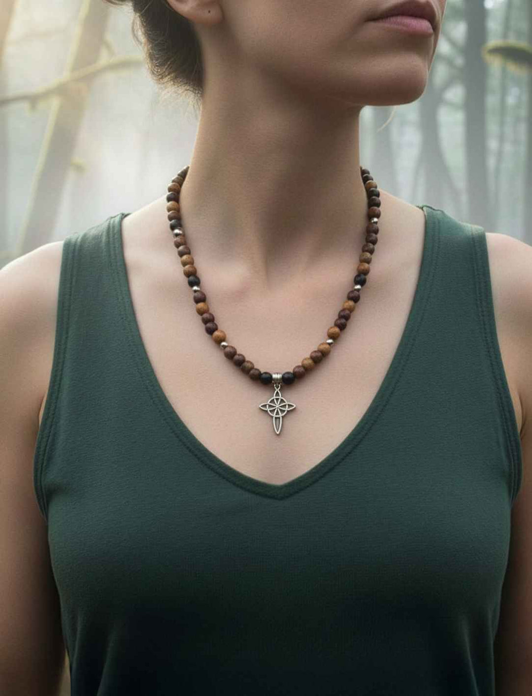 Wächterin des Hains - Keltische Perlenkette aus Holz