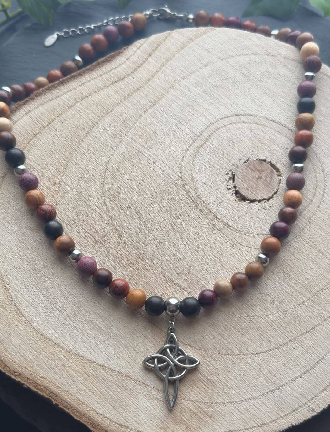 Wächterin des Hains - Keltische Perlenkette aus Holz