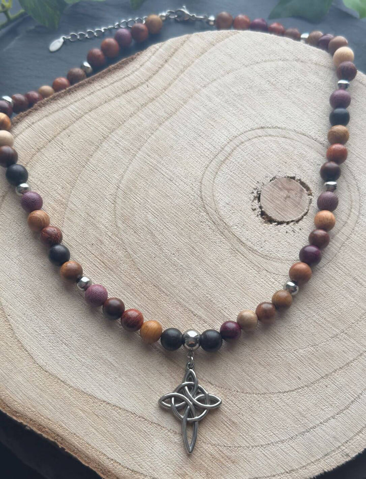 Wächterin des Hains - Keltische Perlenkette aus Holz