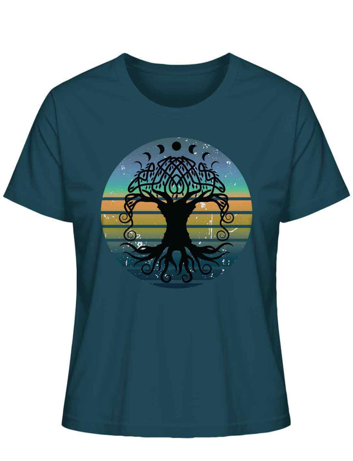 T-Shirt in dunklem Grünton Stargazer mit spirituellem Yggdrasil Weltenbaum-Design, femininer Look.