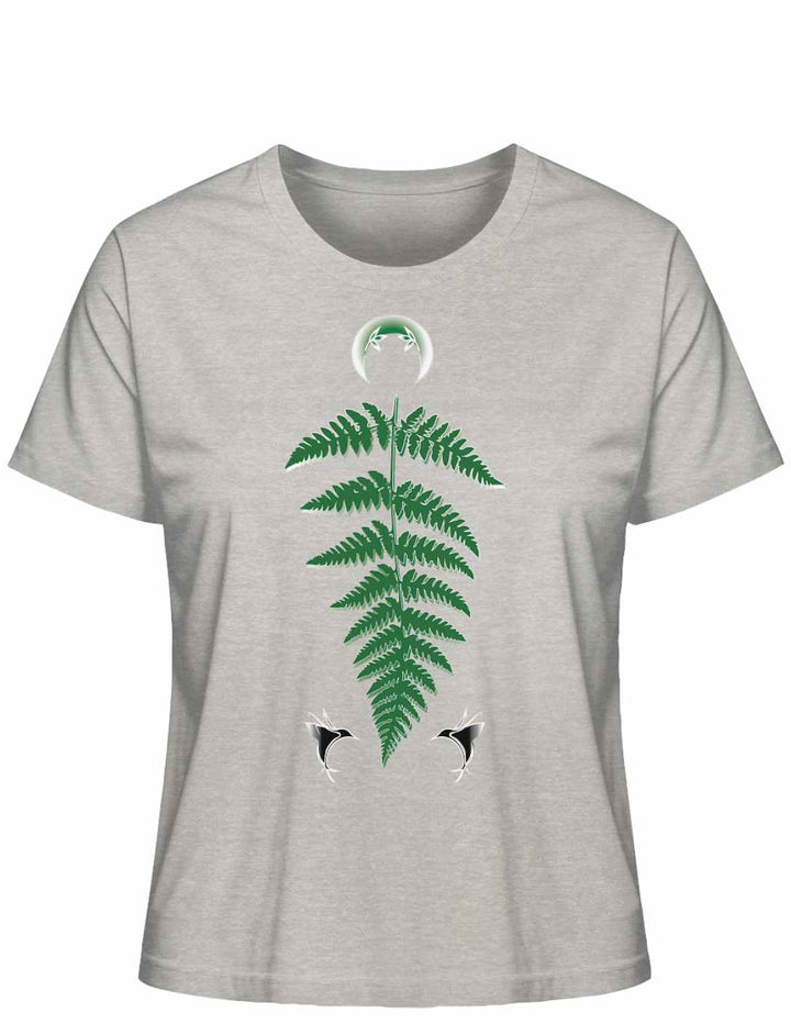 Damen-T-Shirt 'Zauberhafte Naturwelt' in Heather Grey mit grünem Farnblatt-Motiv und zwei kleinen weißen Libellen, gekrönt von einem weißen Halbmond.