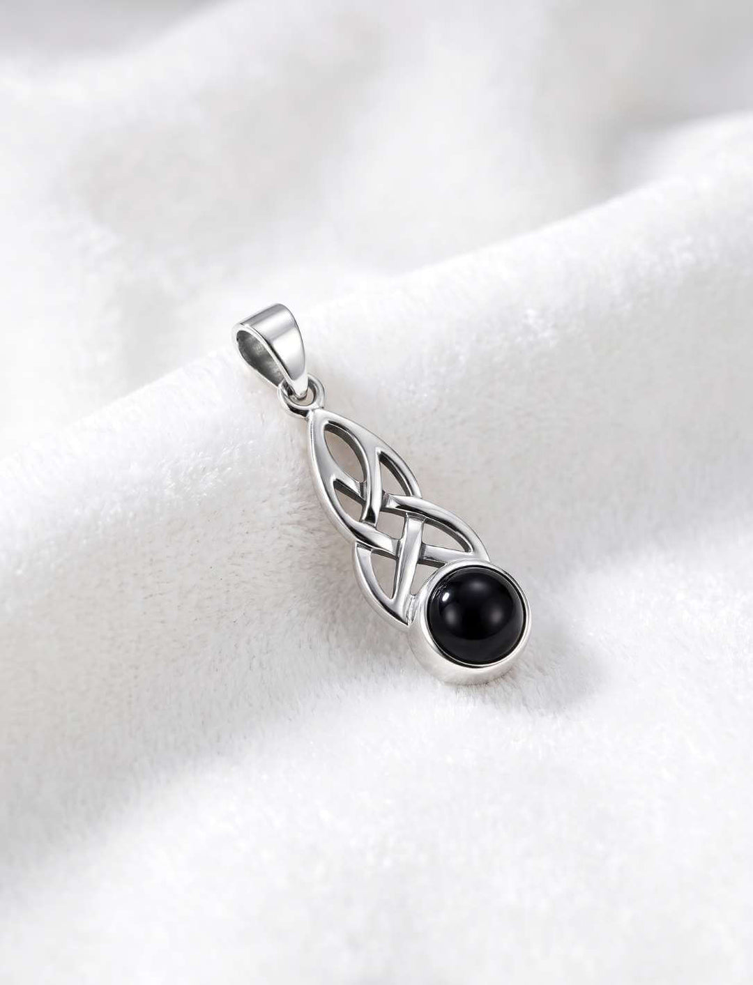 Keltischer Knoten Silberanhänger mit Onyx – 925 Sterling Silber Amulett