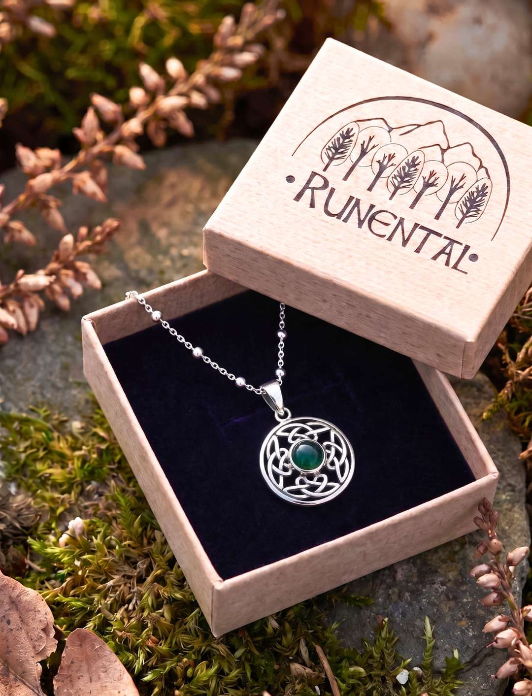 Keltischer Silber Anhänger mit Achat in offener Runental Geschenkbox