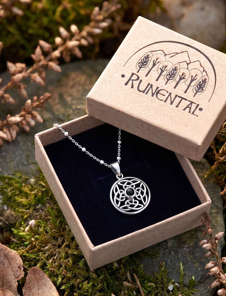 Keltischer Silber Anhänger mit Onyx in Runental Geschenkbox