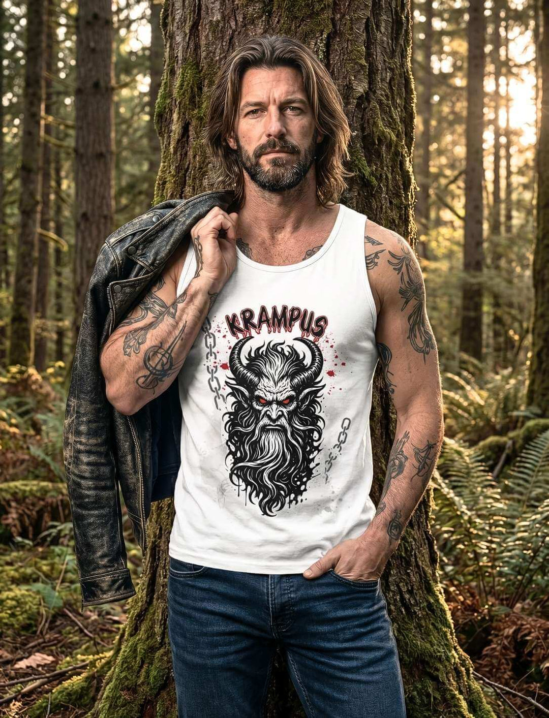 Krampus Tanktop weiß mit dämonischem Wintergeist Motiv, getragen von Mann im Wald