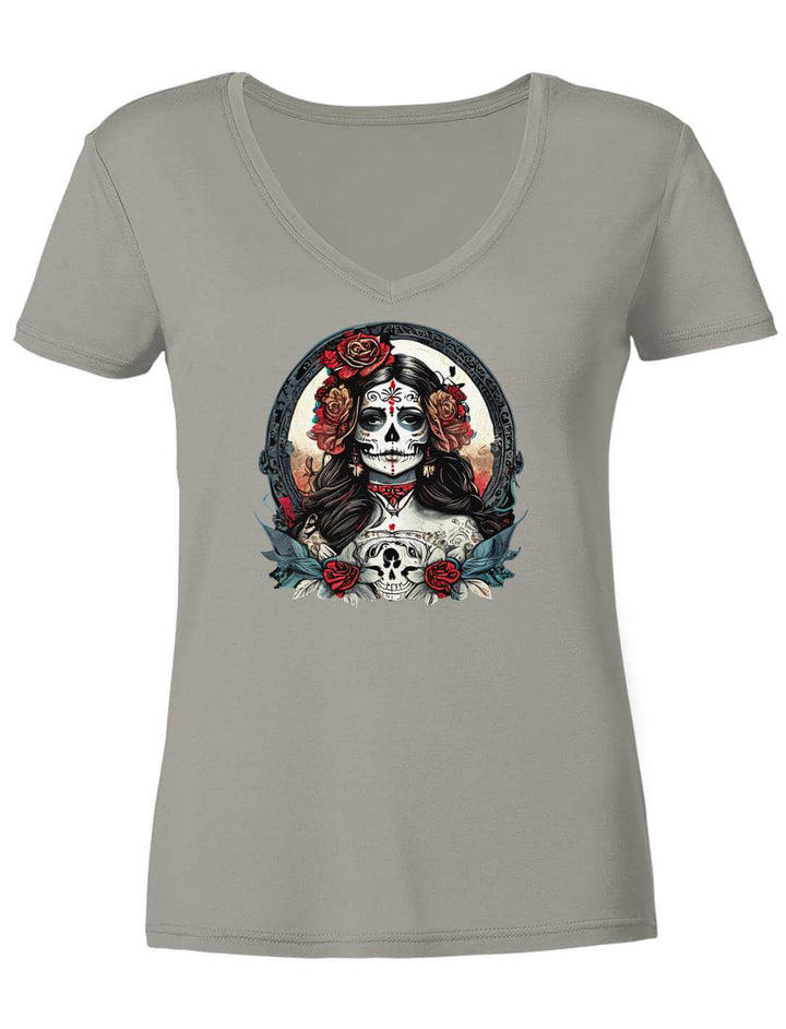 Hellgraues Damen V-Neck Shirt mit La Catrina Motiv, flach fotografiert