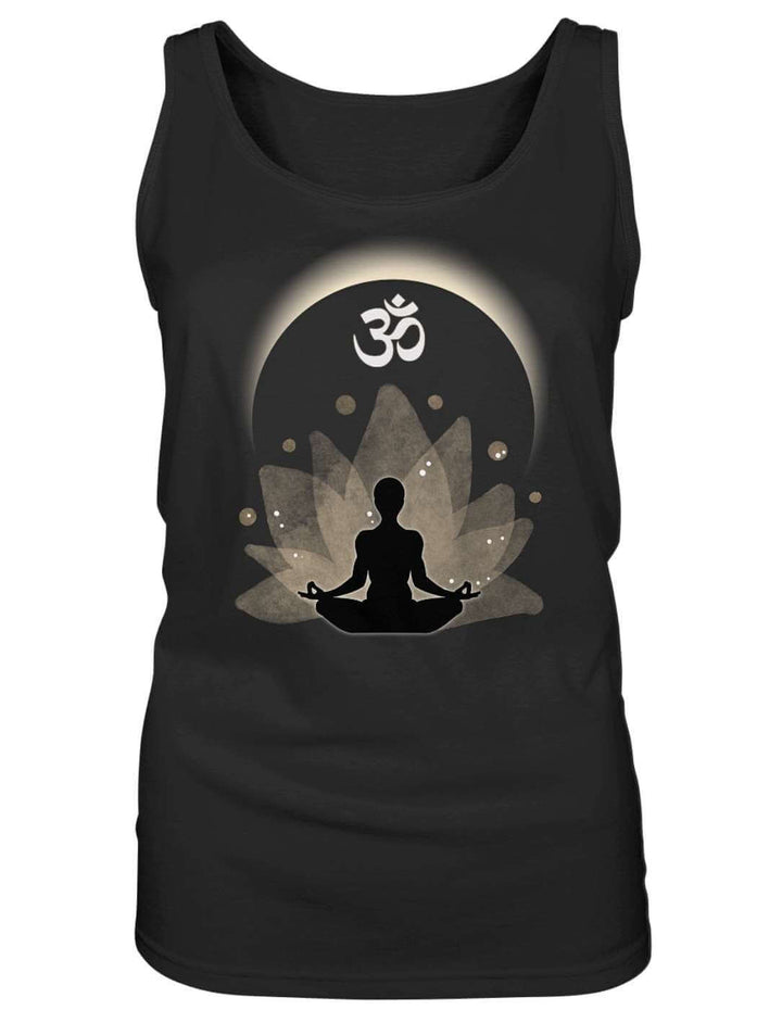 Om Tank Top Damen in Schwarz mit Om-Symbol über meditierender Silhouette im Lotus