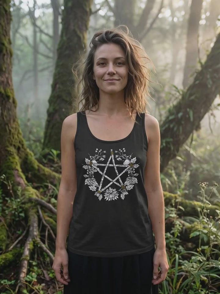 Video: Damen Tank Top „Kreis der Elemente – Pentakel der Balance“ in Bewegung getragen, feminine Passform und Naturmotiv im Detail.