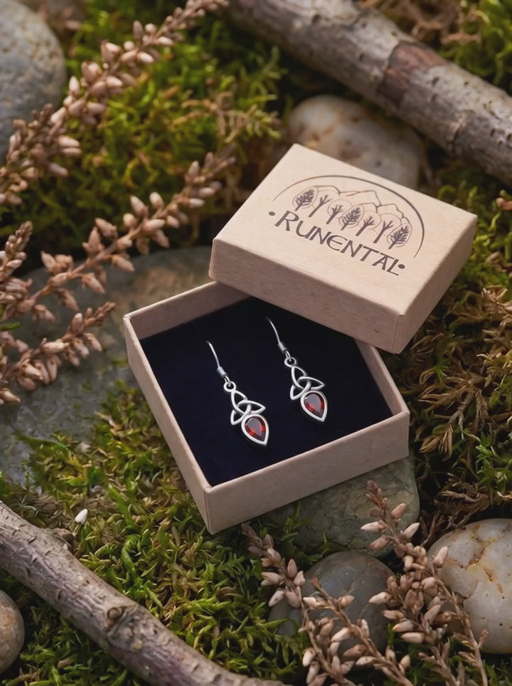 Video der Rote Glut der Triquetra Silber Ohrhänger mit Schmuckbox