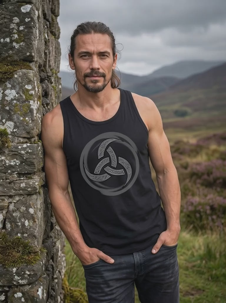 Mann trägt Herren-Tanktop mit Triquetra-Motiv im keltischen Stil - Video