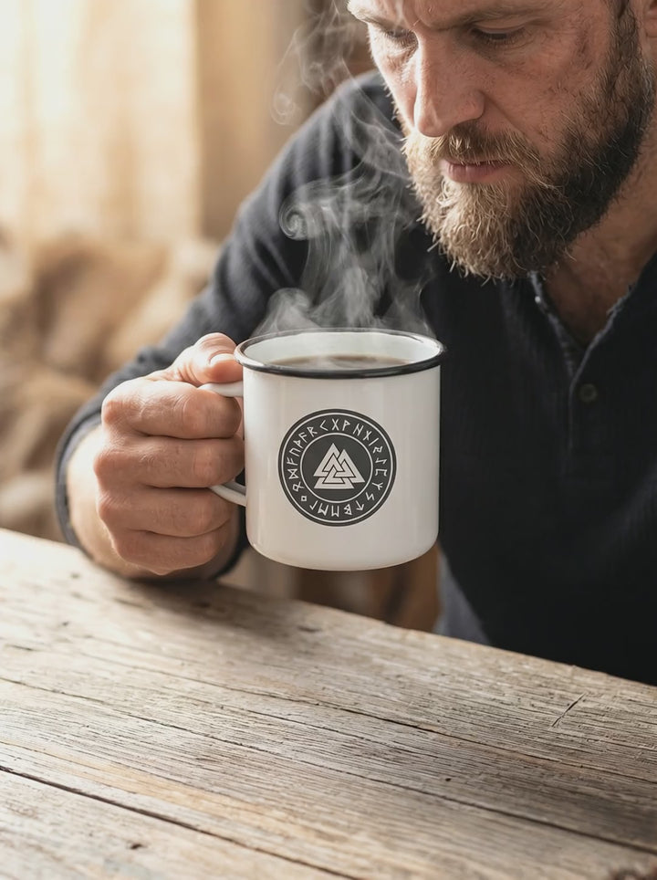 Video: Valknut Emaille Tasse mit Odins Zeichen im Gebrauch, nordische Wikinger Tasse für Kaffee oder Tee