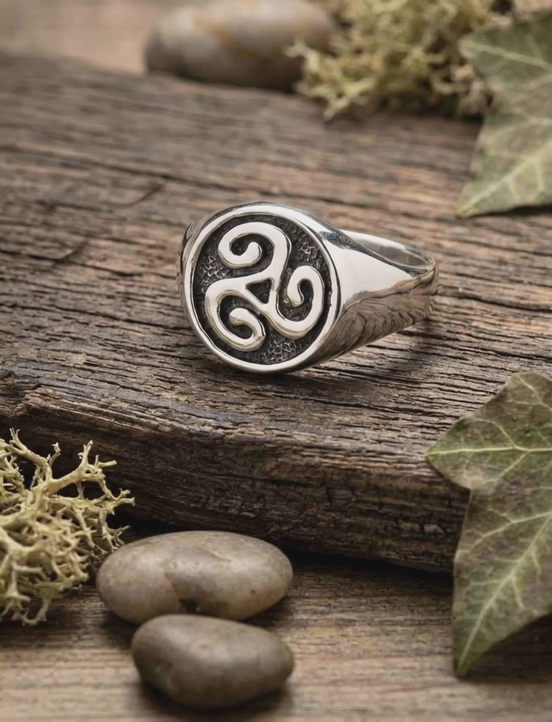 Video: Triskele Ring aus 925 Sterling Silber mit keltischem Symbolmotiv