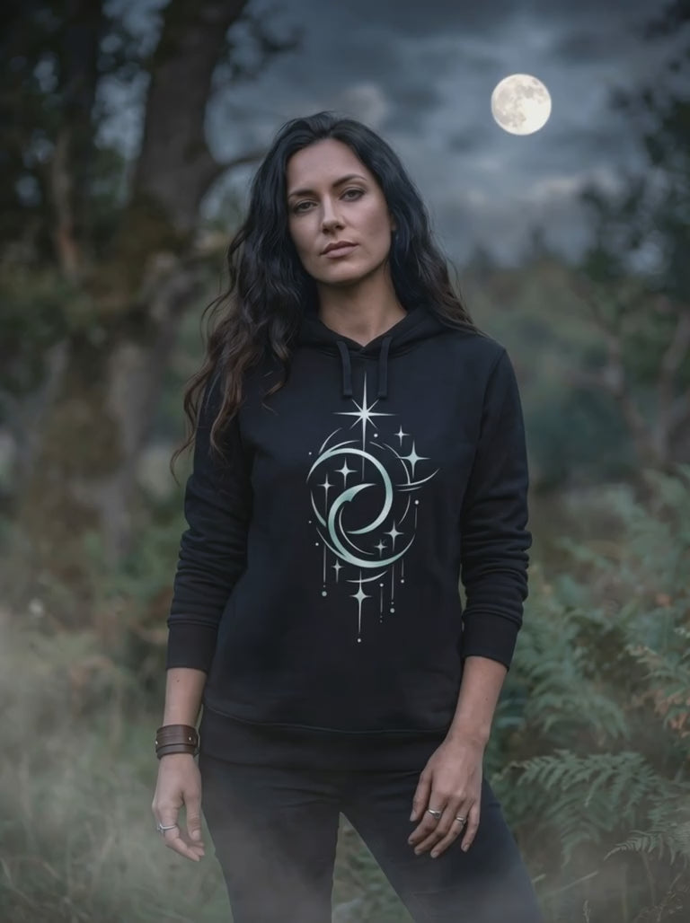 Video Damen Hoodie Doppelmond Design getragen in Outdoor Szene