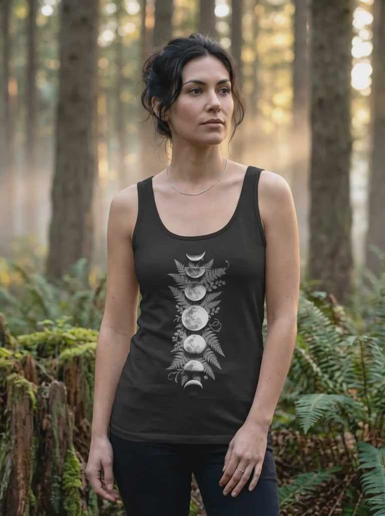 Video von Sacred Moon Damen Tank Top mit Mondphasen Motiv in Bewegung im Wald