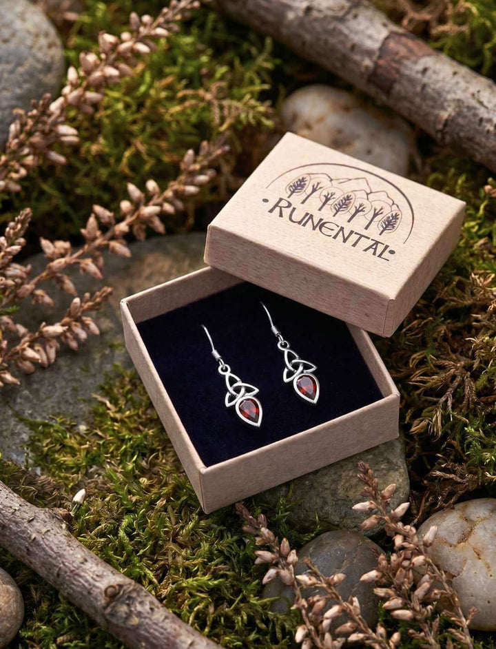 Rote Glut der Triquetra Silber Ohrhänger mit Schmuckbox in natürlicher Dekoration