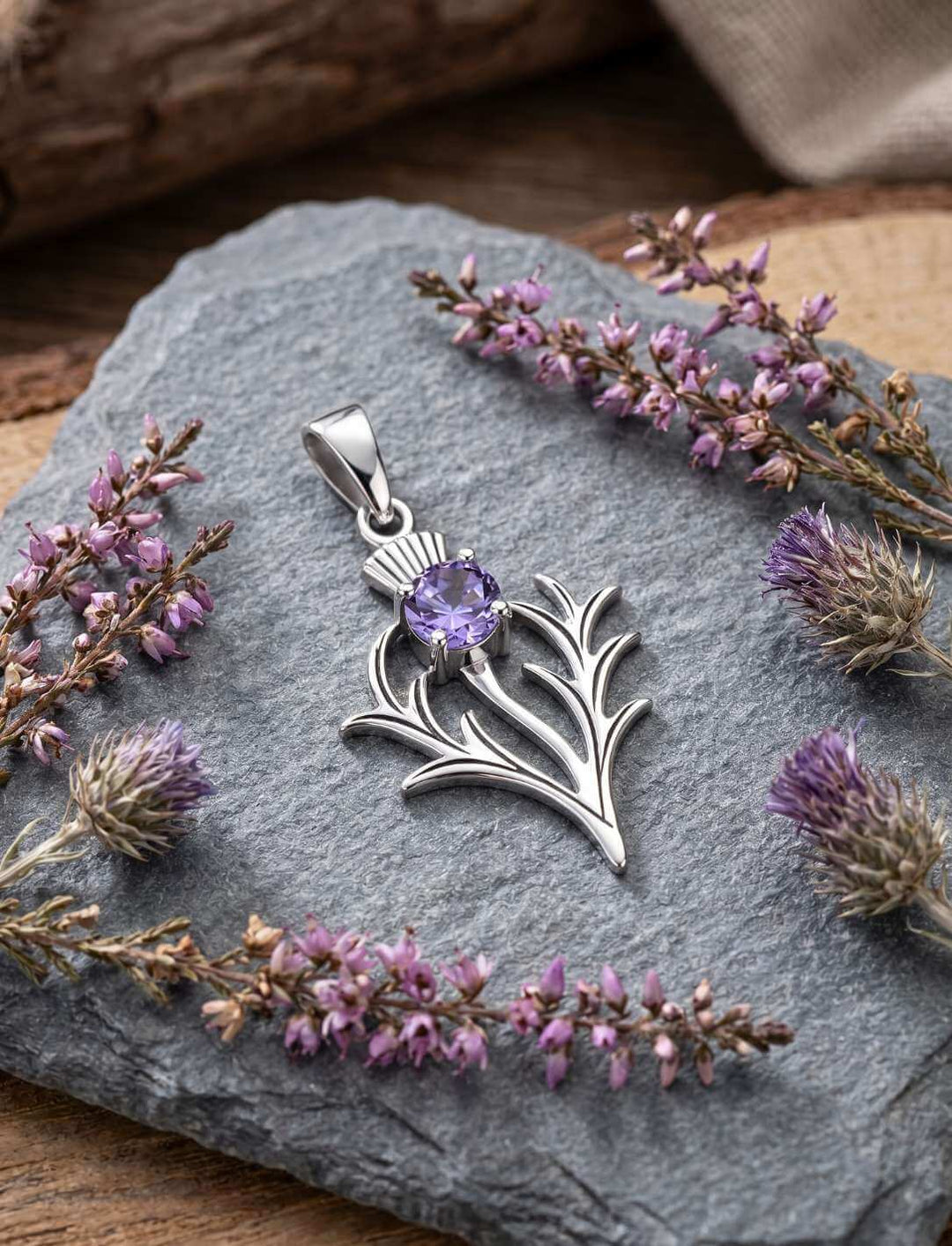 Schottische Distel Anhänger 925 Silber mit Amethyst auf Schieferstein