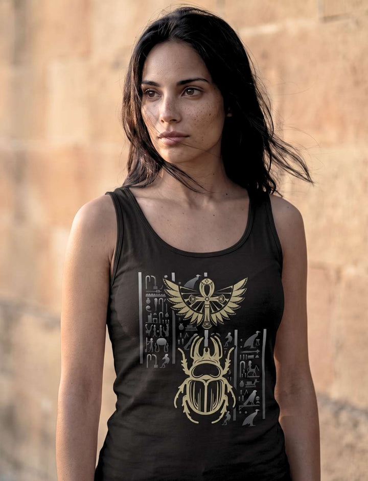 Skarabäus des goldenen Lichts Ägyptisches Damen Tank Top in Schwarz an einer Sandsteinmauer