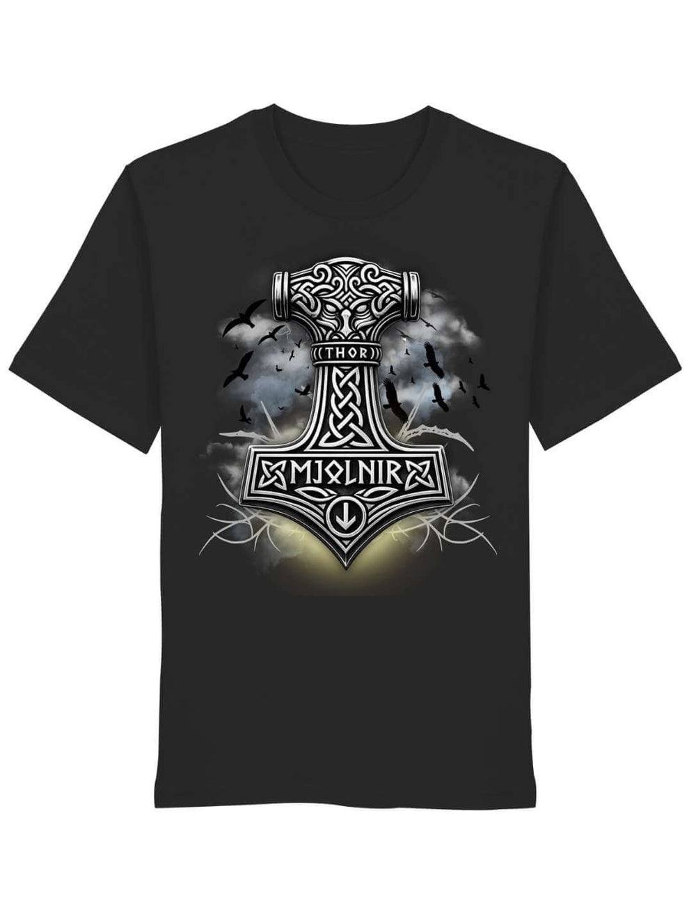 Thors Hammer T-Shirt in Schwarz, flach liegend, Mjölnir im Flechtwerk mit Gewitterwolken und Raben