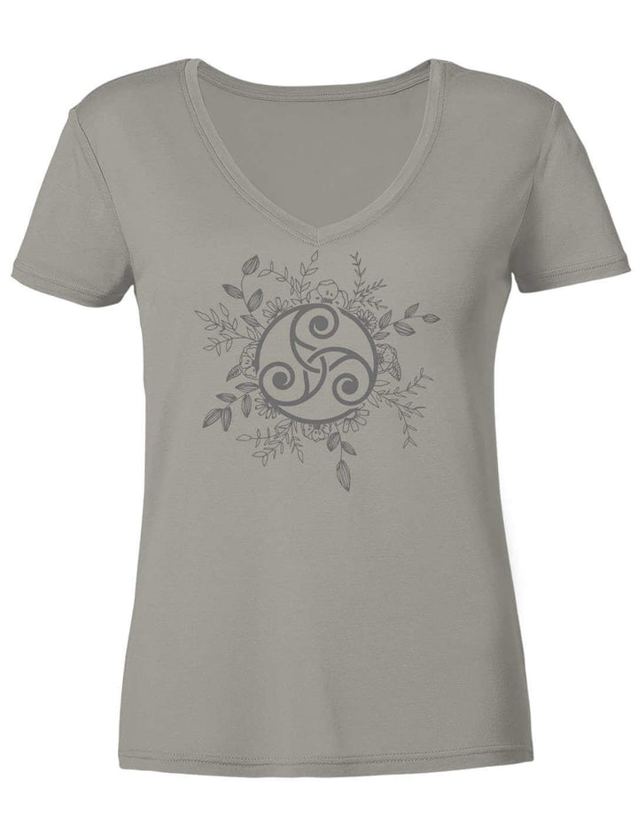 Hellgraues Damen V-Neck Shirt mit Triskele im Kranz aus Blattwerk, flach liegend