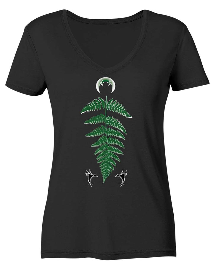 Schwarzes Damen V-Neck Shirt flach fotografiert, Farnwedel mit Halbmond und zwei Libellen